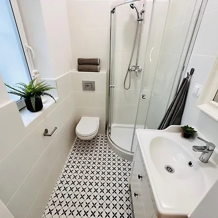 By The Pier Iii Z Balkonem *